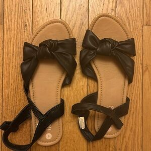 Big Girls Fabkids Black Faux Leather Bow Sandals Size 6